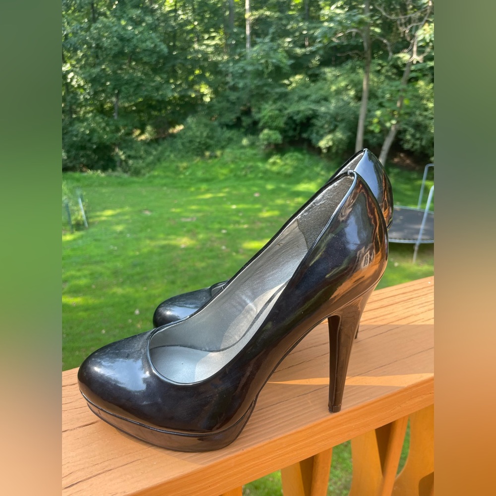 GUESS Shoes Pumps Dark Gray (black) Women's S-8……..